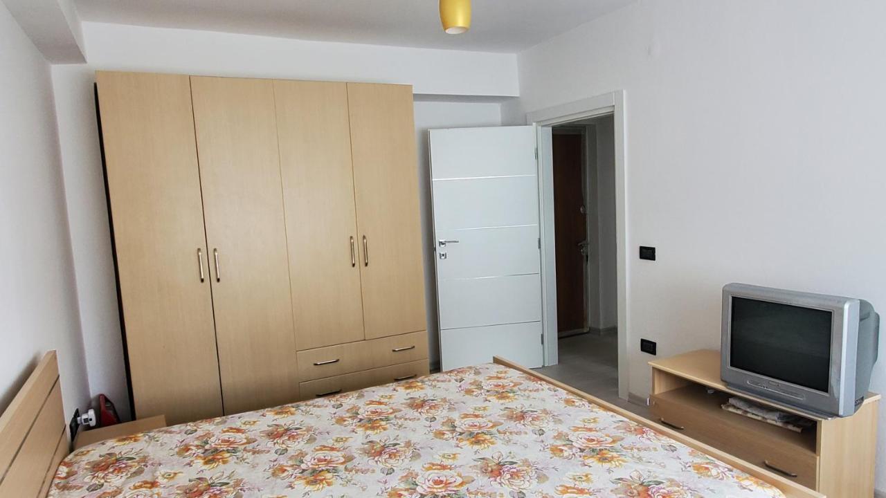 Olsi Appartement Vlorë Buitenkant foto